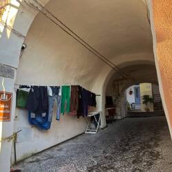 Passage pour aller dans le village Casale Vascello