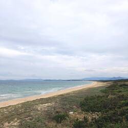 Ein Strand am japanischen Meer.