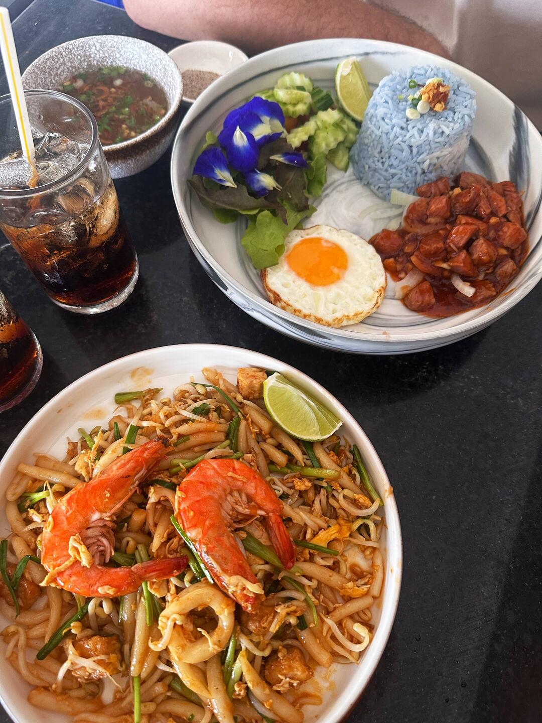 Khmer noodles met beef LokLak