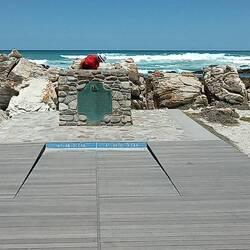 Genau hier trifft der Atlantik auf den Indischen Ozean