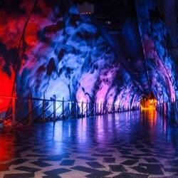 Santa Cave im Sant Park. Im Nachhinein hat Mama gestanden, dass sie das ganz unheimlich fand...