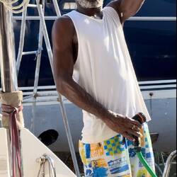 "Mr Clean" hatte sich verpflichtet, unser ganzes Boot zu reinigen, wachsen und polieren