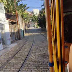 Immer weiter hinauf in den engen Gässchen