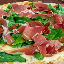 The simple things in life are sometimes the best. Pizza with "jamon crudo & rucola".