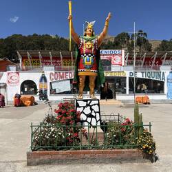 Begrüßt werden wir von einem Inka.. hallo!