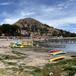 Wir fragen uns, ob es hier mehr Bootsmöglichkeiten oder Touristen gibt