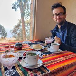Andi genießt ein klassisch bolivianisches Frühstück