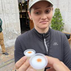 Berechtigte Skepsis? Ein ganz kleiner Pisco Sour, der Nationalcocktail hier