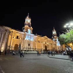 Die Kathedrale sieht auch bei Dunkelheit schön aus