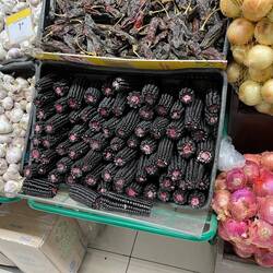Schwarze Maiskolben im Supermarkt?