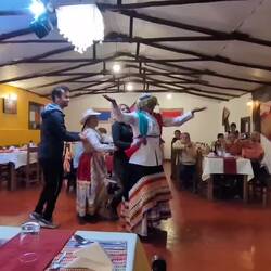 Andi leichtfüßig bei der traditionellen Polonaise