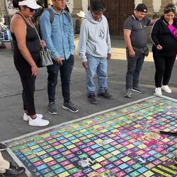 Was auch immer hier passiert... es macht einen sehr seriösen Eindruck