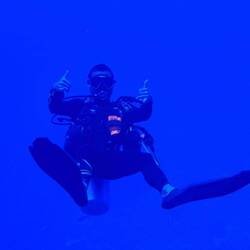 Die klassische Bewegung (man beachte die Haie im Hintergrund😂)🤙🏽