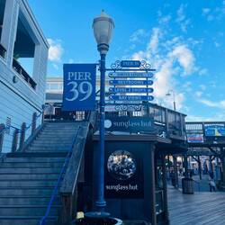 Pier 39 (bekannt für Seelöwen)