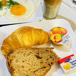 Frühstück in der SWISS-Lounge