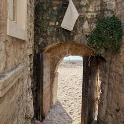 Und diese unscheinbare Tür ...