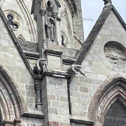 Basílica del Voto Nacional with monkeys
