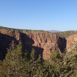 Direkt neben ihr fahren wir hinauf und können sie noch von oben bewundern