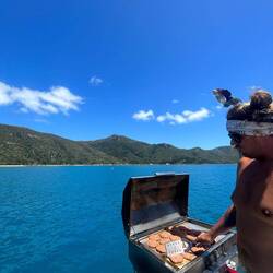 ...so wird auf dem Schiff grilliert