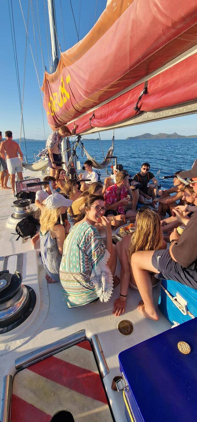 ...ein Snack an Deck