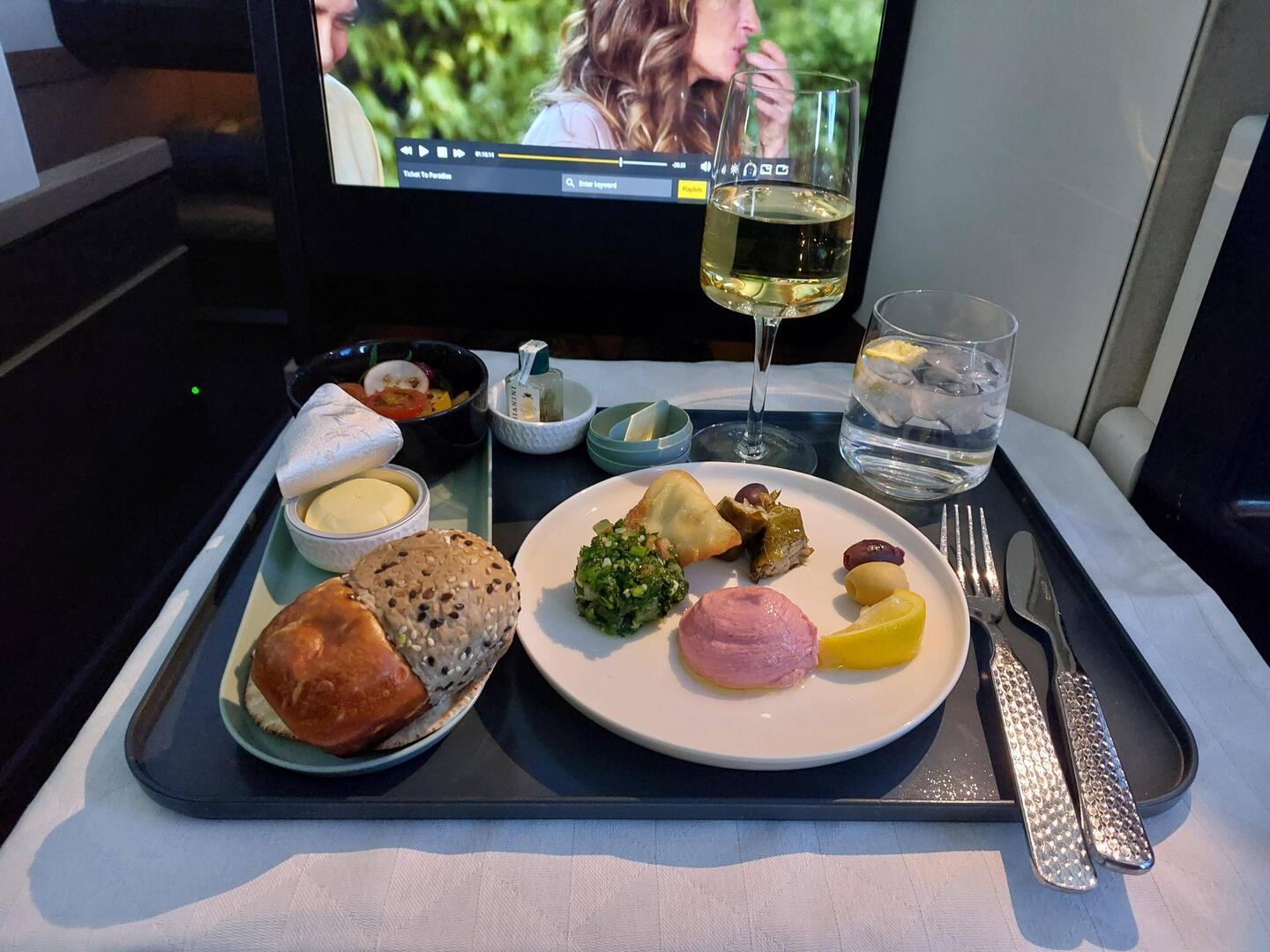 Vorspeise Arabische Mezze mit Chardonnay