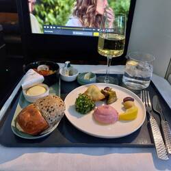 Vorspeise Arabische Mezze mit Chardonnay