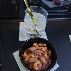 Aperitif mit warmen Nüssen