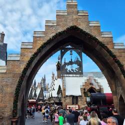 Queue for Hagrids Motorbike Adenture - awesome ride !