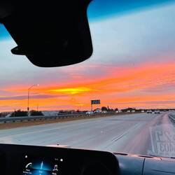 Auf der Heimfahrt hat der Himmel geglüht, ein wirklich selten schöner Sonnenuntergang 🌇