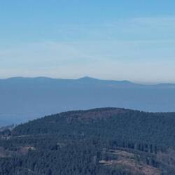 Und es lohnt sich - im Hintergrund die Schneekoppe - Luftlinie 65km.