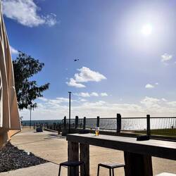 Hubschrauber halten Ausschau nach Haien