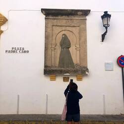 The tradition proper to Vejer: women cover the entire body but one eye... we couldn't figure why?