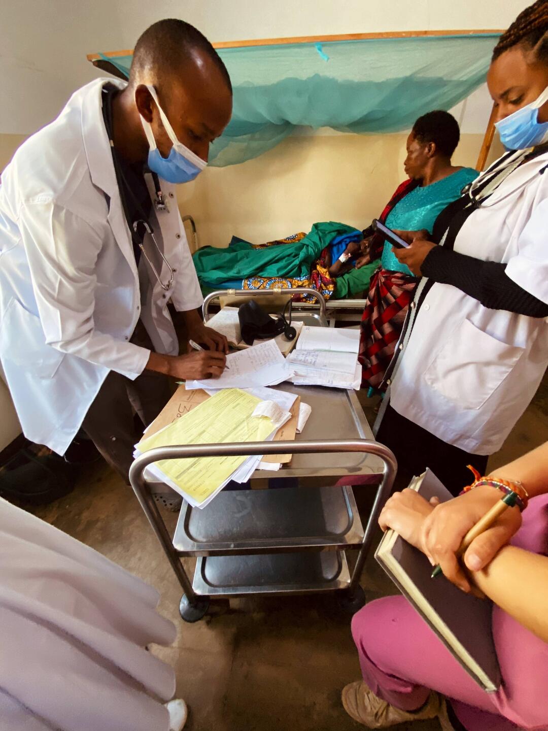 Visite mit Dr.Riziki und Dr.Elaine