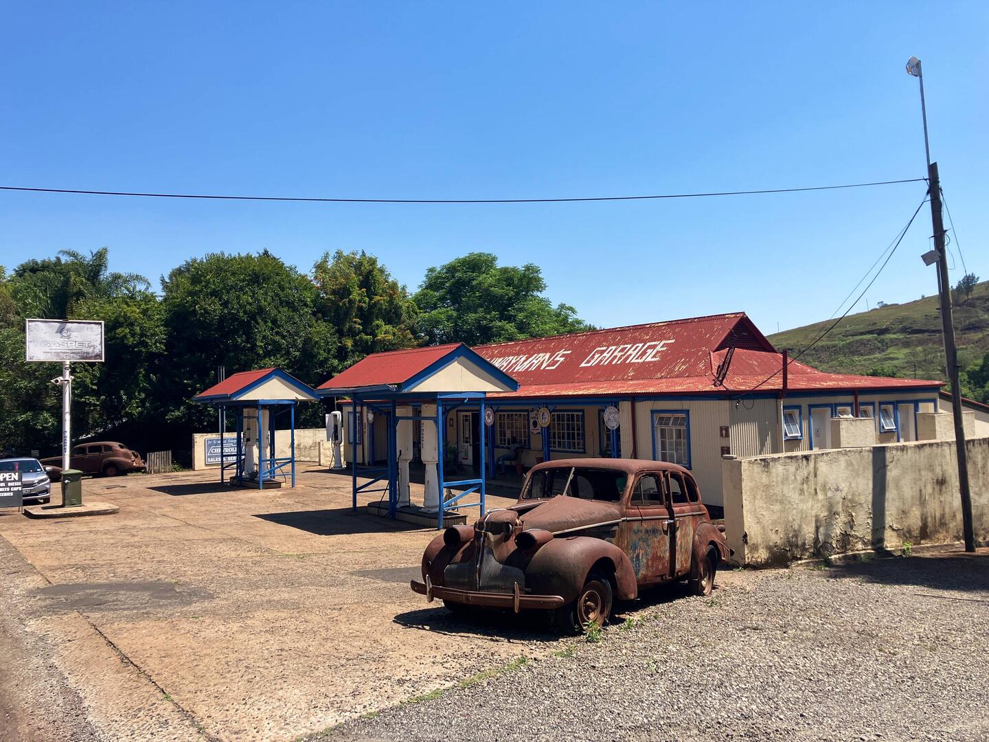 Der wartet schon länger auf seine Tankfüllung