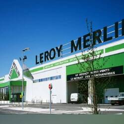Leroy Merlin - Baumarktkette mit riesigem Parkplatz... perfekt für das Treffen mit dem Kollegen