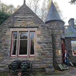 Chaque distillerie a son style, ici plutôt baronial de daron !