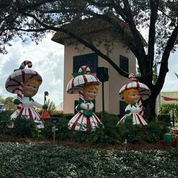 It's Christmas at Disney!!