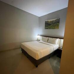 Grosses Bett im Hotel Rylich in Sorong