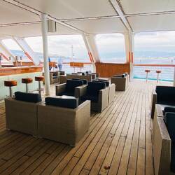 Phoenix-Lounge inkl. Bar