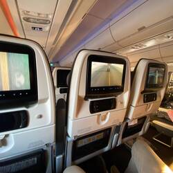 mir hei über 3 Biudschirme, jedi Kamera am Flüger aluegt. 😄