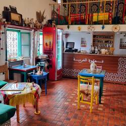 Farbenfrohes Café Al Ghersa...