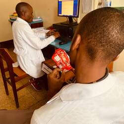 Das Papier wird behalten, deutsche Schokolade ist wie Gold