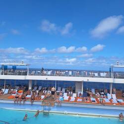 Blick über den Pool