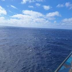 Blick auf das weite Meer, seit Tagen kein Schiff, kein Fisch, kein Land in Sicht