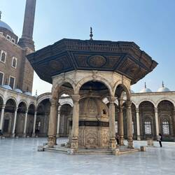 Fountain for cleansing