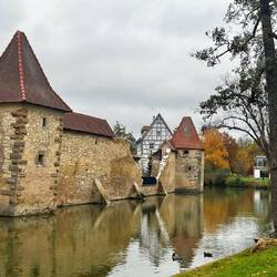 Ein Teil der Mauer ist letztes Jahr in den See gestürzt