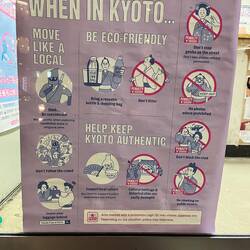 Sehr viele Touristen in Kyoto - daher wohl auch die Anweisungen