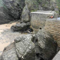 Visite de petites grottes à marée basse