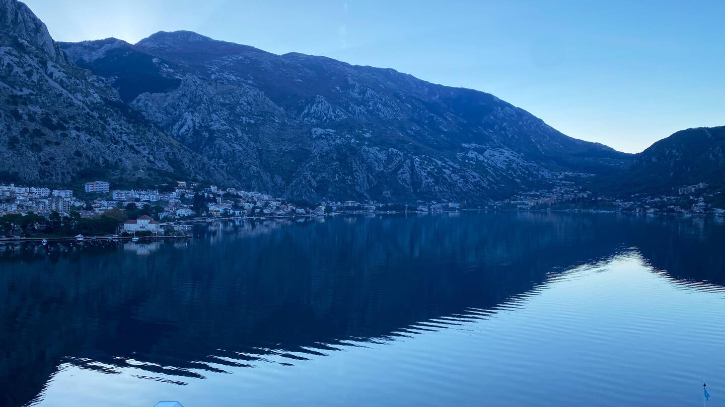 Kotor im Schatten der verschwindenden Nacht