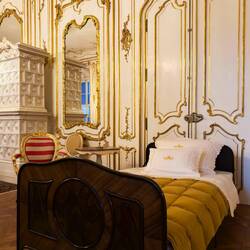 Sisi's bedroom ... originally shared with the emperor until he moved out in 1870 ... Hofburg.